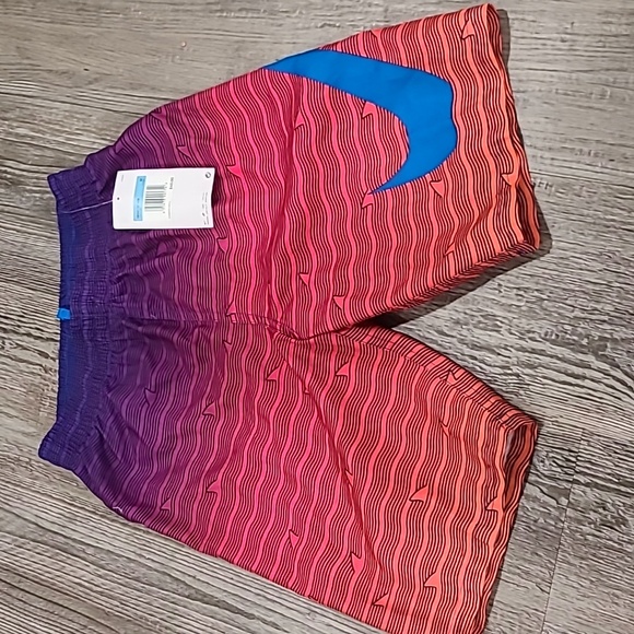 Nike Boys Shark Stripe Breaker Swim Trunks Size Medium - Picture 3 of 5
